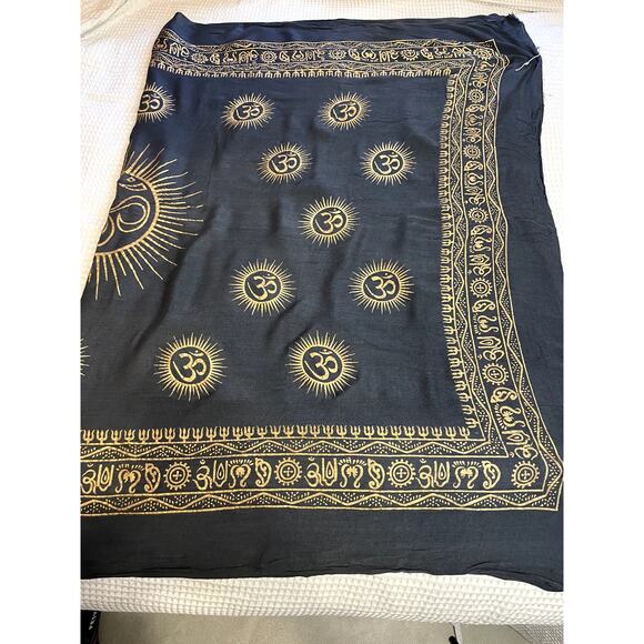 Black "OM" Symbol Meditation Tapestry/Sarong W/ Gold Screen Printed Detail Yoga - Picture 10 of 10